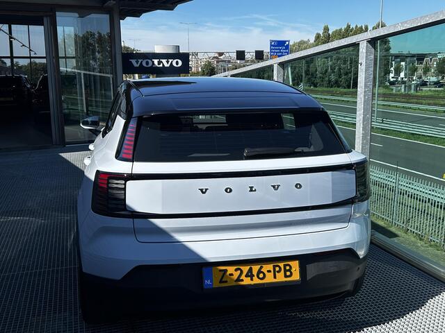 Volvo EX30 Single Motor Plus 51 kWh Harman-Kardon Premium Soundbar, Zwart dak, Verwarmde stoelen voor + Verwarmd stuur, Dual Climate Control, Keyless