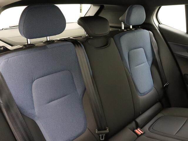 Volvo EX30 Extended Range Plus 69 kWh / Harman en Kardon audio / Elektr. achterklep / Camera achter / Pilot Assist / BLIS /