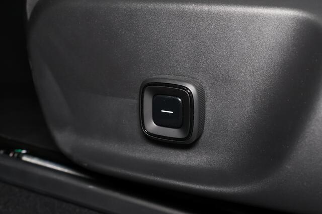 Volvo EX30 Single Motor Extended Range Ultra 69 kWh - Getint glas v.a. B-stijl - Panoramadak - 360º Camera - Harman Kardon audio - Elektrisch bedienbare voorstoelen - Adaptive Cruise Control - Pilot Assist - BLIS dodehoekassistentie - Keyless Drive - Elektr. bedienb