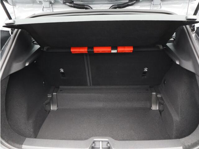 Volvo EX30 Single Motor Essential 51 kWh / Snel Leverbaar / Stoel+Stuurverwarming / Parkeercamera / Fiscalewaarde ¤35.105,- /