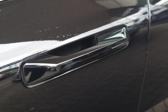 Volvo EX30 Single Motor Extended Range Plus 69 kWh | Demo Vos Oss| Keyless Entry| Harman Kardon audiosysteem| Extra getint glas achter| Elektrisch bedienbare achterklep|