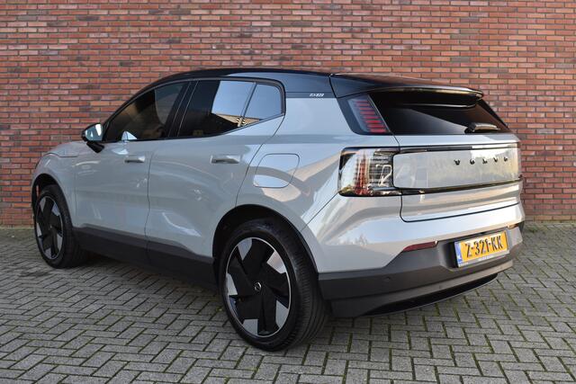 Volvo EX30 Single Motor Extended Range 272PK Plus 69 kWh | Climate | Cameleon tint | Harman & Kardon |