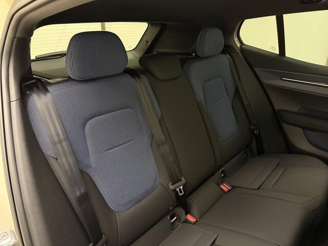 Volvo EX30 Extended Range Europa / NIEUW / DIRECT LEVERBAAR / STOELVERWARMING / ACC / BLIS / EL. STOELEN / GETINT GLAS /ZWART DAK / 19'' / H&K AUDIO / PDC + CAMERA /