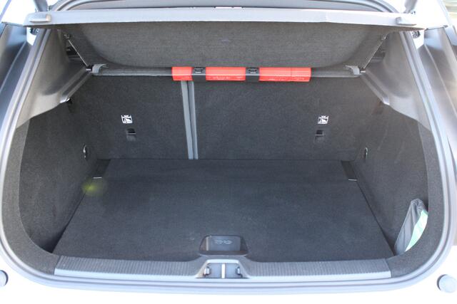 Volvo EX30 Extended Range Plus 69 kWh | El. Achterklep | Privacy glas | Camera | Adapt. Cruise | Verw. stoel/stuurwiel