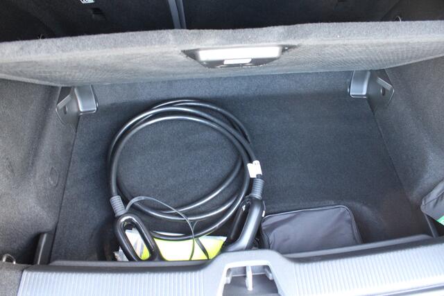 Volvo EX30 Extended Range Plus 69 kWh | El. Achterklep | Privacy glas | Camera | Adapt. Cruise | Verw. stoel/stuurwiel