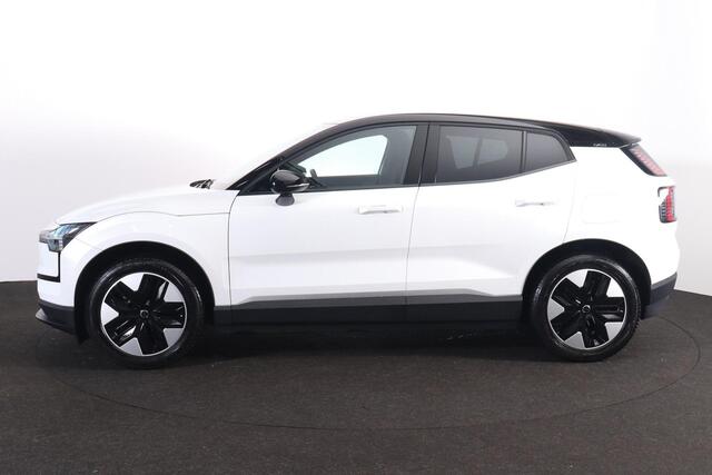 Volvo EX30 Plus 51 kWh - Climate Pack - Harman/Kardon audio - Parkeercamera achter - Parkeersensoren - Elektr. bedienb. bestuurdersstoel - Apple Carplay & Android Auto - Extra getint glas - 18' LMV