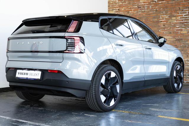 Volvo EX30 Single Motor Extended Range Europa 69kwh | Electrische bedienbare Voorstoelen | Stoelverwarming | Stuurwielverwarming | Google infotainment | Harman Kardon Premium Audio | Parkeercamera | Parkeersensoren voor + achter