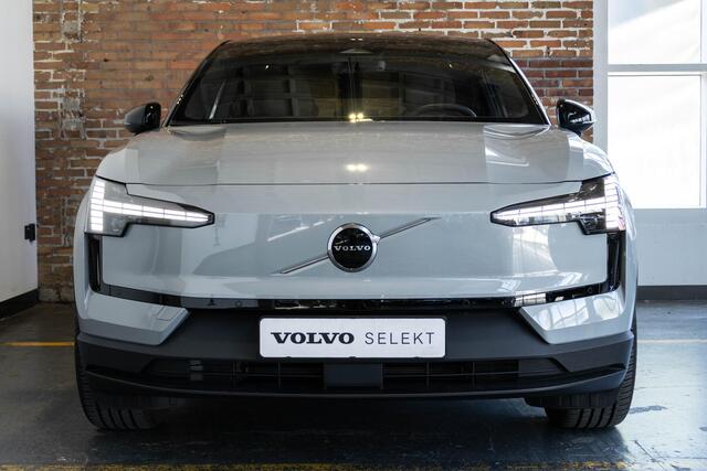 Volvo EX30 Single Motor Extended Range Europa 69kwh | Electrische bedienbare Voorstoelen | Stoelverwarming | Stuurwielverwarming | Google infotainment | Harman Kardon Premium Audio | Parkeercamera | Parkeersensoren voor + achter