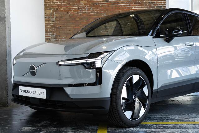 Volvo EX30 Single Motor Extended Range Europa 69kwh | Electrische bedienbare Voorstoelen | Stoelverwarming | Stuurwielverwarming | Google infotainment | Harman Kardon Premium Audio | Parkeercamera | Parkeersensoren voor + achter