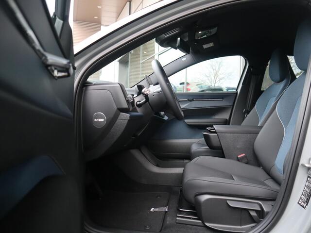 Volvo EX30 Single Motor Extended Range Plus 69 kWh | Stoel & Stuurverwarming | Semi elektrische trekhaak |