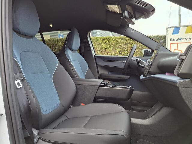 Volvo EX30 Single Motor Extended Range Plus 69 kWh | Pilot Assist | BLIS | Harman/Kardon |
