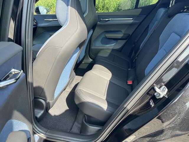 Volvo EX30 Extended Range Ultra 69 kWh | Getinte Ramen | nieuw uit voorraad | rijdende DEMO |