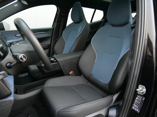 Volvo EX30 Single Motor Extended Range Ultra 69 kWh 272 Pk Automaat Navi / Pano-dak / Leer / 2 x Camera / DAB / Apple Carplay / SOH 98,1 %