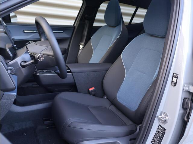 Volvo EX30 Twin Motor Performance Ultra 69 kWh | Climate pack | 20" velgen | Elektr. stoelen