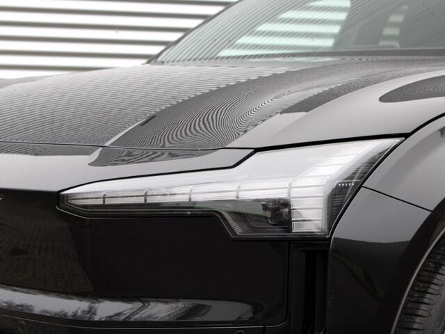 Volvo EX30 Single Motor Extended Range Plus Europa Automaat / Verwarmde voorstoelen en stuurwiel / Voorstoelen elektr. verstelbaar / Privacy Glass / 20" velgen