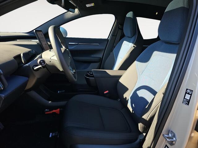Volvo EX30 Cross Country Twin Motor Performance Ultra 69 kWh | Panoramadak | AWD | 360 graden camera | Elektrisch verstelbare voorstoelen |