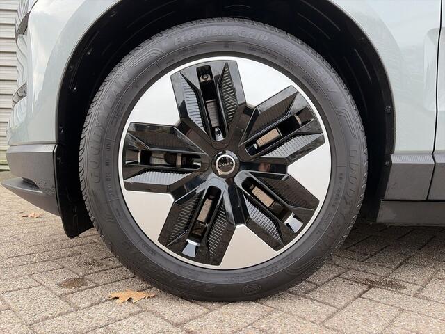 Volvo EX30 Single Motor Extended Range Core 69 kWh / Stuur & Stoelverwarming / Trekhaak /