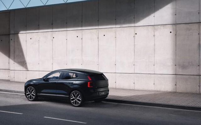 Volvo EX30 Single Motor Extended Range Black Edition Ultra Europa | Panoramadak | Power Seats | Harman / Kardon | 360 Camera | 22KW lader | BLIS |