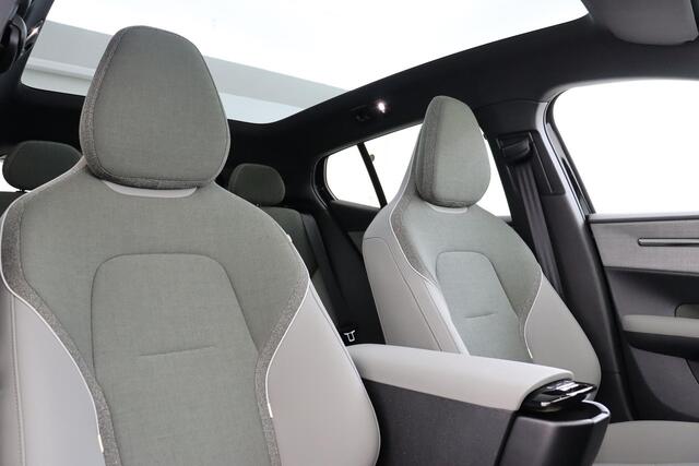 Volvo EX30 CROSS COUNTRY TWIN MOTOR PERFORMANCE ULTRA 69 kWh *DEMO VOORDEEL!* -PANO.DAK|HARMAN/KARDON|PRIVACY.GLAS|360°CAM|POWER-SEATS|AUT.PARKEREN|PINE