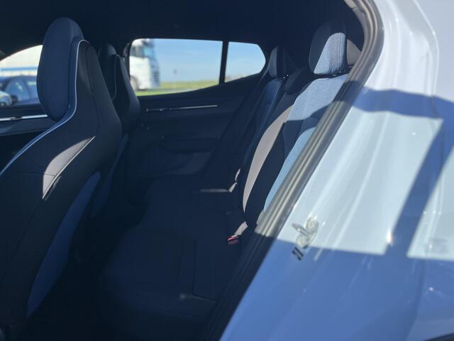 Volvo EX30 Single Motor Extended Range Plus 69 kWh | Harman / Kardon | Stoel- en Stuurverwarming | Apple Carplay |