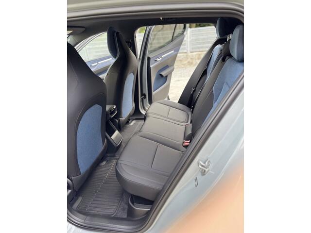 Volvo EX30 Single Motor Core 51 kWh ** Climate Pack ** Privacy Glass Rijbereik tot 334km (WLTP)