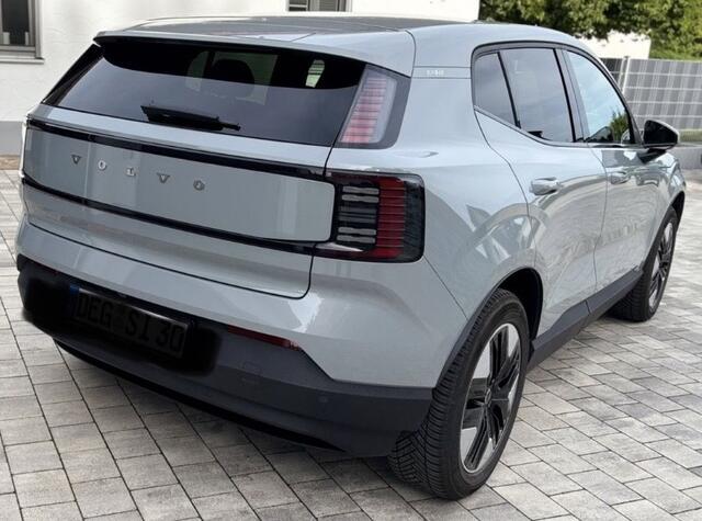 Volvo EX30 Single Motor Core 51 kWh ** Climate Pack ** Privacy Glass Rijbereik tot 334km (WLTP)