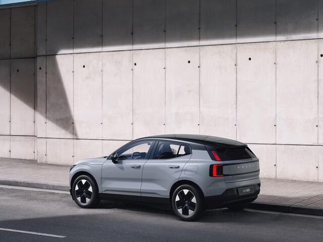 Volvo EX30 P5 Long Range Plus Europa 69 kWh | Parkeercamera | Harman Kardon | Stoel- en Stuurverwarming | Elektrische stoelen