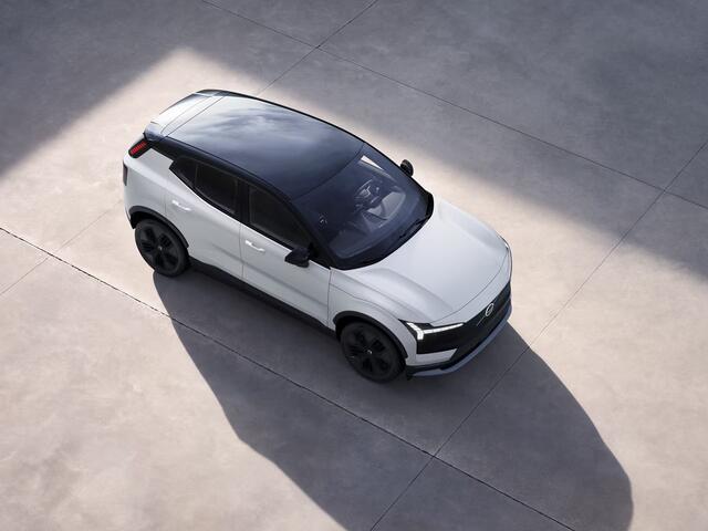 Volvo EX30 Cross Country P5 Long Range Plus Europa 69 kWh | Parkeercamera | Harman Kardon | Stoel- en Stuurverwarming