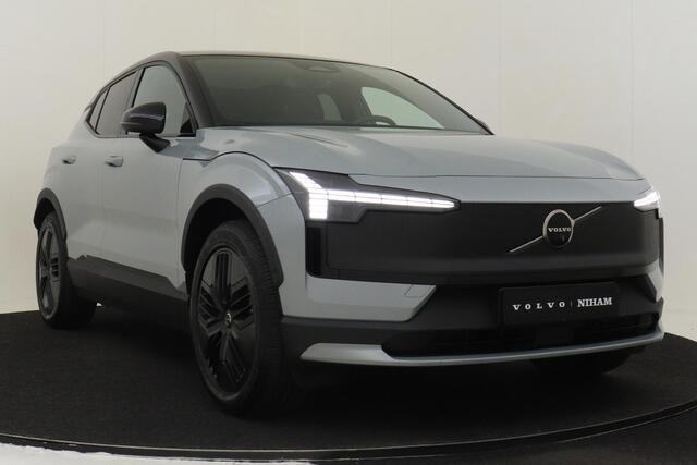 Volvo EX30 CROSS COUNTRY TWIN MOTOR PERFORMANCE ULTRA 69 kWh *DEMO VOORDEEL!* -PANO.DAK|HARMAN/KARDON|PRIVACY.GLAS|360°CAM|POWER-SEATS|AUT.PARKEREN|PINE