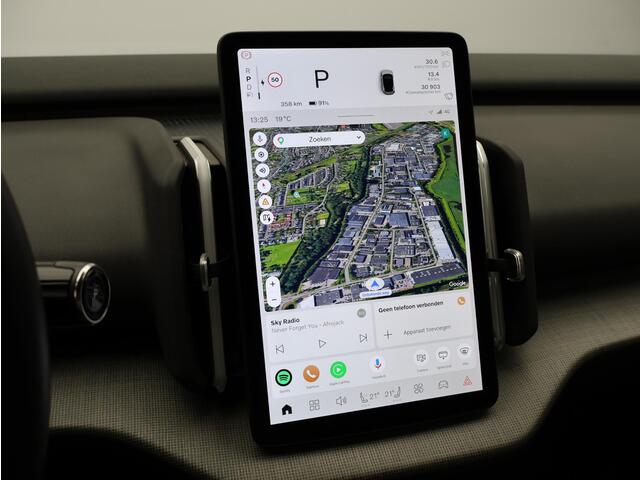 Volvo EX30 Single Motor Extended Range Plus 69 kWh / Stoel+Stuurverwarming / Harman Kardon / Achteruitrijcamera / Adaptive Cruise / BLIS / Pilot Assist / Keyless /