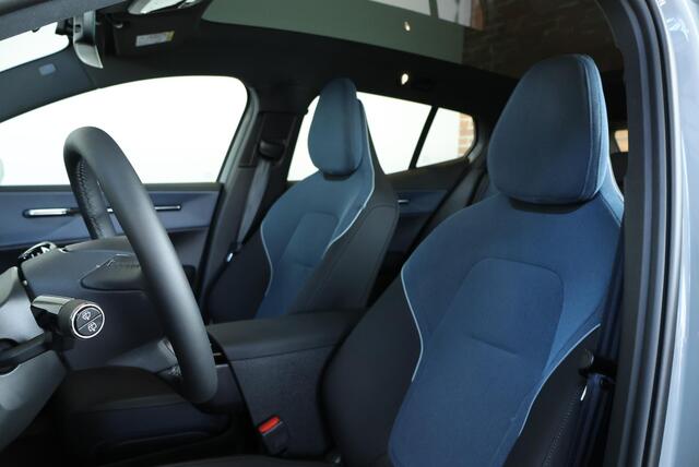 Volvo EX30 Twin Motor Performance Ultra 69 kWh | Panoramadak | 360 graden camera | Warmtepomp | Adaptieve cruise control | Apple carplay/Android auto | Keyless