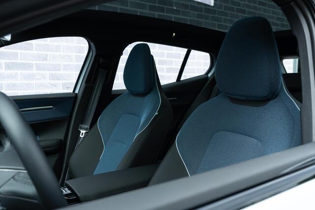 Volvo EX30 Single Motor Extended Range Ultra 69 kWh | Adaptieve Cruise Control | Panoramadak | Harman Kardon Audio | 360 Parkeercamera | Dodehoek Detectie | Warmtepomp |