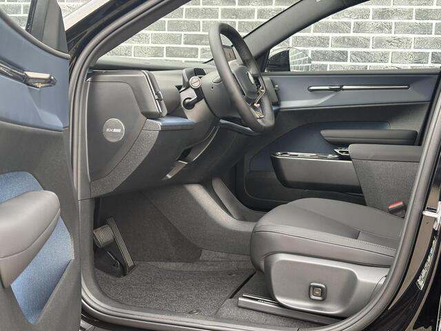 Volvo EX30 P5 Long Range Plus Black Edition Europa 69 kWh | Harman Kardon | Power Seats | Stoel en Stuurverwarming | Keyless Entry | Donker Glas |