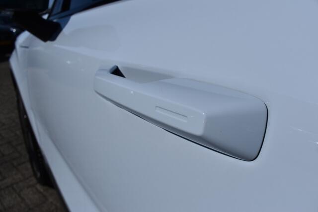 Volvo EX30 Extended Range Plus 69 kWh | Blis | Camera Achter | Elektr. Achterklep | 19'' | PDC V+A