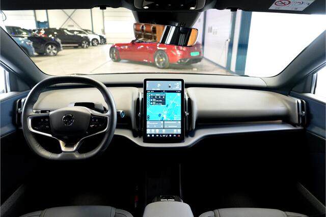 Volvo EX30 Single Motor Extended Range Plus 69 kWh HARMAN/KARDON + EL.TREKHAAK + STOEL-&STUURVERWARMING + ADAPT.CRUISE + BLIS + PRIVACY GLASS + KEYLESS ENTRY&DRIVE + CAMERA + PARKSENSOREN + 19" LM-VELGEN!!