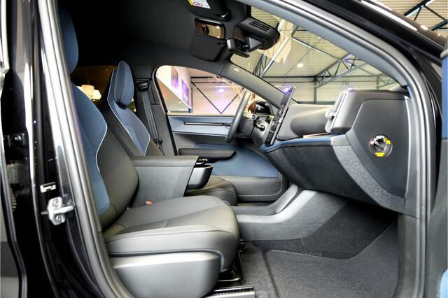 Volvo EX30 Single Motor Extended Range Plus 69 kWh HARMAN/KARDON + EL.TREKHAAK + STOEL-&STUURVERWARMING + ADAPT.CRUISE + BLIS + PRIVACY GLASS + KEYLESS ENTRY&DRIVE + CAMERA + PARKSENSOREN + 19" LM-VELGEN!!