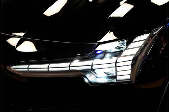 Volvo EX30 Single Motor Extended Range Plus 69 kWh HARMAN/KARDON + EL.TREKHAAK + STOEL-&STUURVERWARMING + ADAPT.CRUISE + BLIS + PRIVACY GLASS + KEYLESS ENTRY&DRIVE + CAMERA + PARKSENSOREN + 19" LM-VELGEN!!