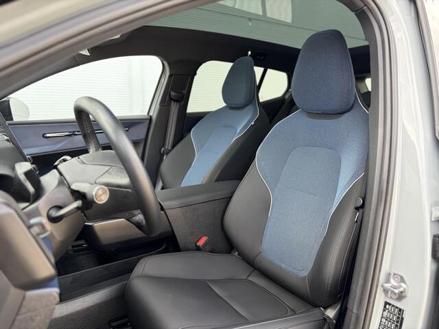 Volvo EX30 Single Motor Extended Range Ultra 69 kWh / SOH 91,5 % / Eerste Eigenaar / Dealer onderhouden / Trekhaak ( 1400 kg ) / Duurste uitvoering /