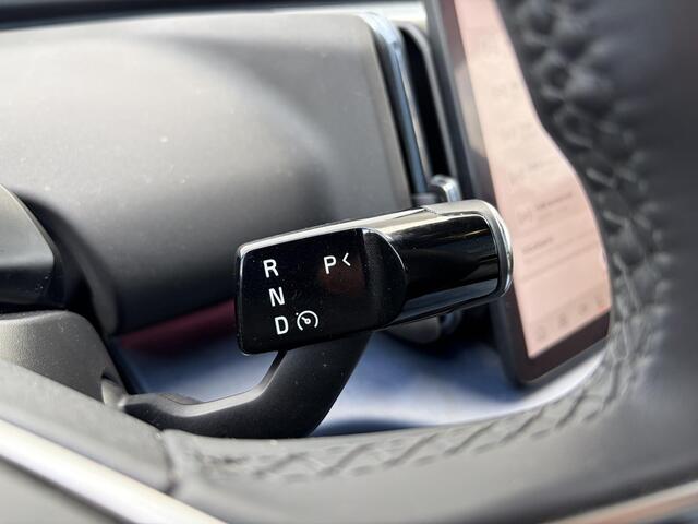 Volvo EX30 Single Motor Extended Range Ultra 69 kWh / SOH 91,5 % / Eerste Eigenaar / Dealer onderhouden / Trekhaak ( 1400 kg ) / Duurste uitvoering /