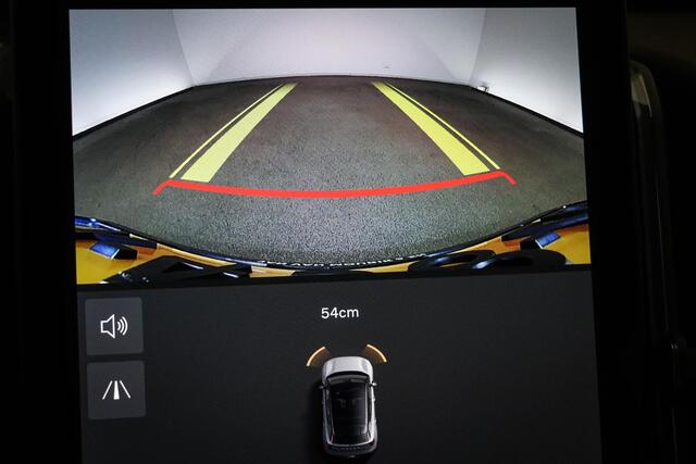 Volvo EX30 Single Motor Extended Range Plus 69 kWh SOH 99% | CLIMATE PACK | STUURVERWARMING | DAB | APPLE | CAMERA | TREKHAAK