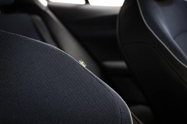 Volvo EX30 Single Motor Extended Range Plus 69 kWh SOH 99% | CLIMATE PACK | STUURVERWARMING | DAB | APPLE | CAMERA | TREKHAAK