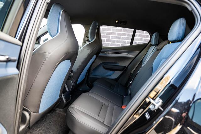 Volvo EX30 P5 Long Range Plus Black Edition Europa 69 kWh Europa | Power Seats | Stuur & Stoelverwarming | Harman/Kardon | Digital Key | Parkeercamera | Adaptive Cruise Control | BLIS | Elektrische achterklep | Google |