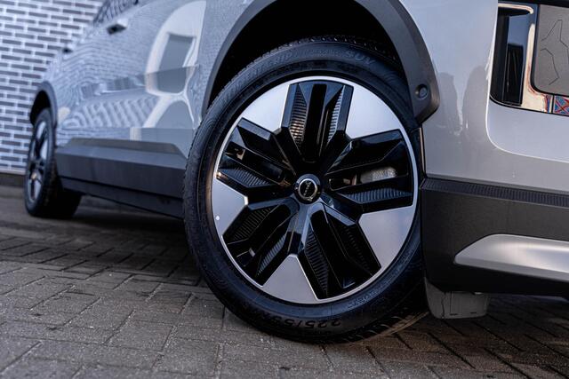 Volvo EX30 Cross Country Twin Motor Performance Ultra 69 kWh AWD | Google | Adaptieve Cruise Control | Harman Kardon Audio | 360 Camera | Panoramadak | Elektrische stoelen | Keyless | Extra Getint Glas achter | Dodehoekdetectie | Elek. Achterklep | 19" LM