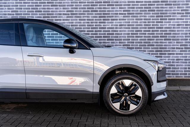 Volvo EX30 Cross Country Twin Motor Performance Ultra 69 kWh AWD | Google | Adaptieve Cruise Control | Harman Kardon Audio | 360 Camera | Panoramadak | Elektrische stoelen | Keyless | Extra Getint Glas achter | Dodehoekdetectie | Elek. Achterklep | 19" LM