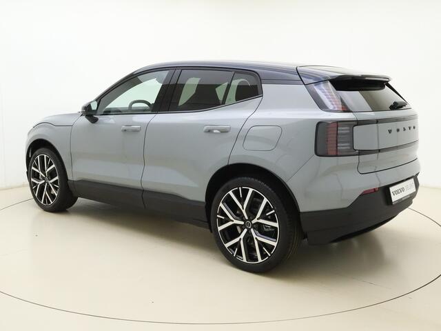 Volvo EX30 Extended Range Plus Europa / Pine Interieur / Zwart dak / 20'' / Getint glas / Elektr. Stoelen / Harman&Kardon Audio / Stoel + Stuurw. Verwarming / ACC / BLIS /