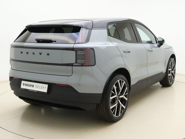 Volvo EX30 Extended Range Plus Europa / Pine Interieur / Zwart dak / 20'' / Getint glas / Elektr. Stoelen / Harman&Kardon Audio / Stoel + Stuurw. Verwarming / ACC / BLIS /