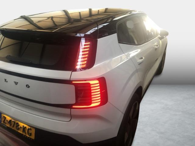 Volvo EX30 Single Motor Extended Range Plus 69 kWh | Stoel en Stuurverwarming | Keyless Entry | Zwart Dak | Adaptieve Cruise Control | Blis |