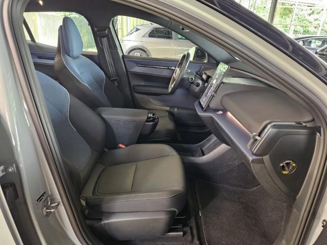 Volvo EX30 Single Motor Extended Range Plus 69 kWh | Stoel en Stuurverwarming | Adaptieve Cruise Control | BLIS | DAB+ | Keyless Entry | Parkeercamera |