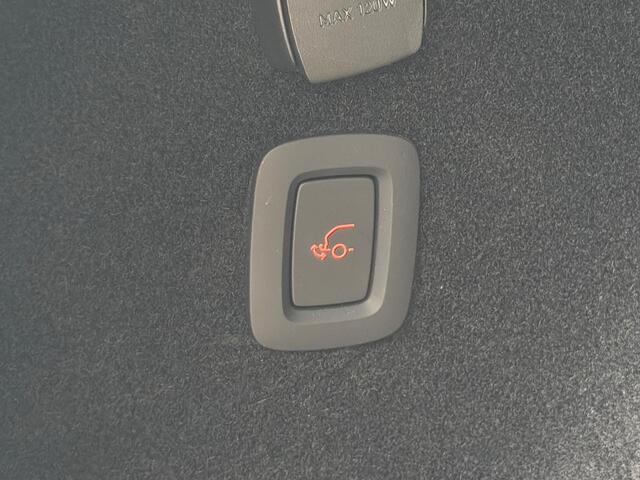 Volvo EX30 Single Motor Plus 51 kWh | Trekhaak | Elektrisch Verstelbare Voorstoelen | Harman Kardon Audio | Stoelverwarming | Achteruitrijcamera | Google Maps Navigatie | Apple Carplay | Android Auto | Elektrische Achterklep