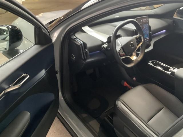Volvo EX30 Single Motor Extended Range Plus 69 kWh | Stoel en Stuurverwarming | Adaptieve Cruise Control | BLIS | DAB+ | Keyless Entry | Parkeercamera |